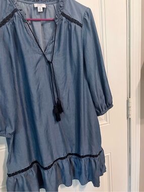 crown & ivy light blue ruffle-neck peasant top